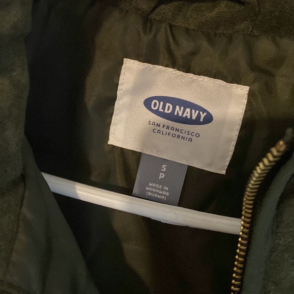 OLD NAVY QUILTED VEST - Picture 2 of 2